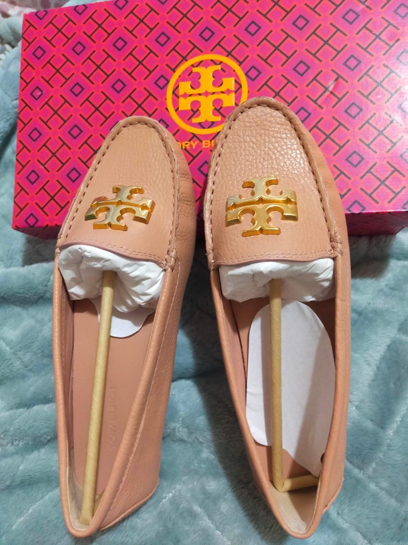 Tory Burch Everly Driver Tumbled Leather, Women's Fashion, Footwear ...
