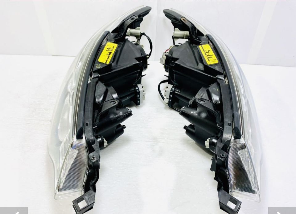 Toyota Estima Headlights (Left and Right), Car Accessories, Electronics ...