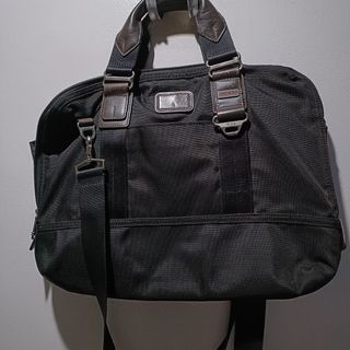 Tumi  laptop messenger bag super orig like new