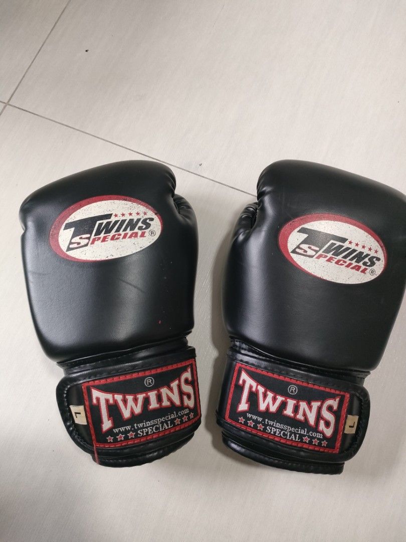 Twins Boxing Gloves foc Proforce shin guards, Sports Equipment, Other