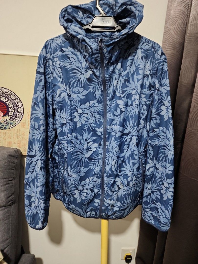 XL Uniqlo Windbreaker limited edition design blue floral zip up