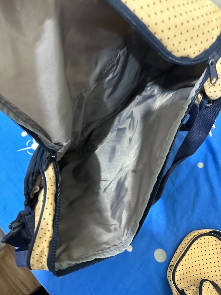 USA bought diaper bag (Category: Diapers & Baby Wipes) located in Manila. Submitted by pearleee (Listing ID 1202929469, Image 3). Description: Diaper bag bought in the USA barely used since we received another diaper bag .