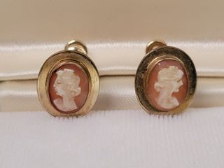 Van Dell Cameo Screwback Earrings (Vintage)