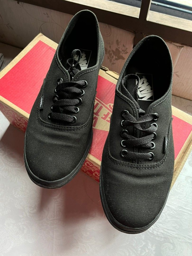 Black vans outlet authentic lo pro