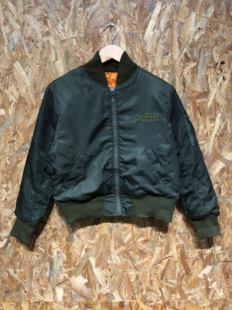 https://media.karousell.com/media/photos/products/2022/12/14/vintage_levis_bomber_jacket_1671024660_b9d5c9c2.jpg