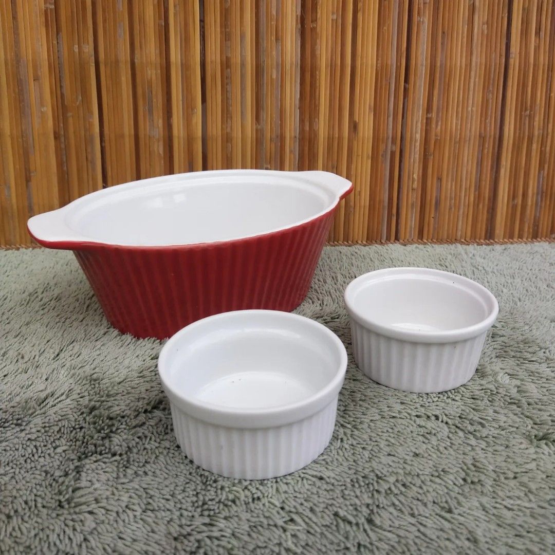 3 Baking Dish Bundle (Category: Bakeware) located in Malolos. Submitted by jestrelita (Listing ID 1203303803, Image 1). Description: 3 Baking Dish Bundle P320 all - deep red oval baking bowl - 2 white ramekin bowls - oven safe - good condition 🎉🎄🛍🥳🎉🛍🎄.