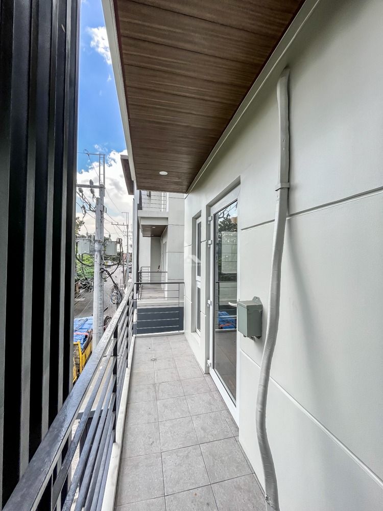 4 Storey Townhouse for sale in Quezon ave, Quezon City near Timog ave