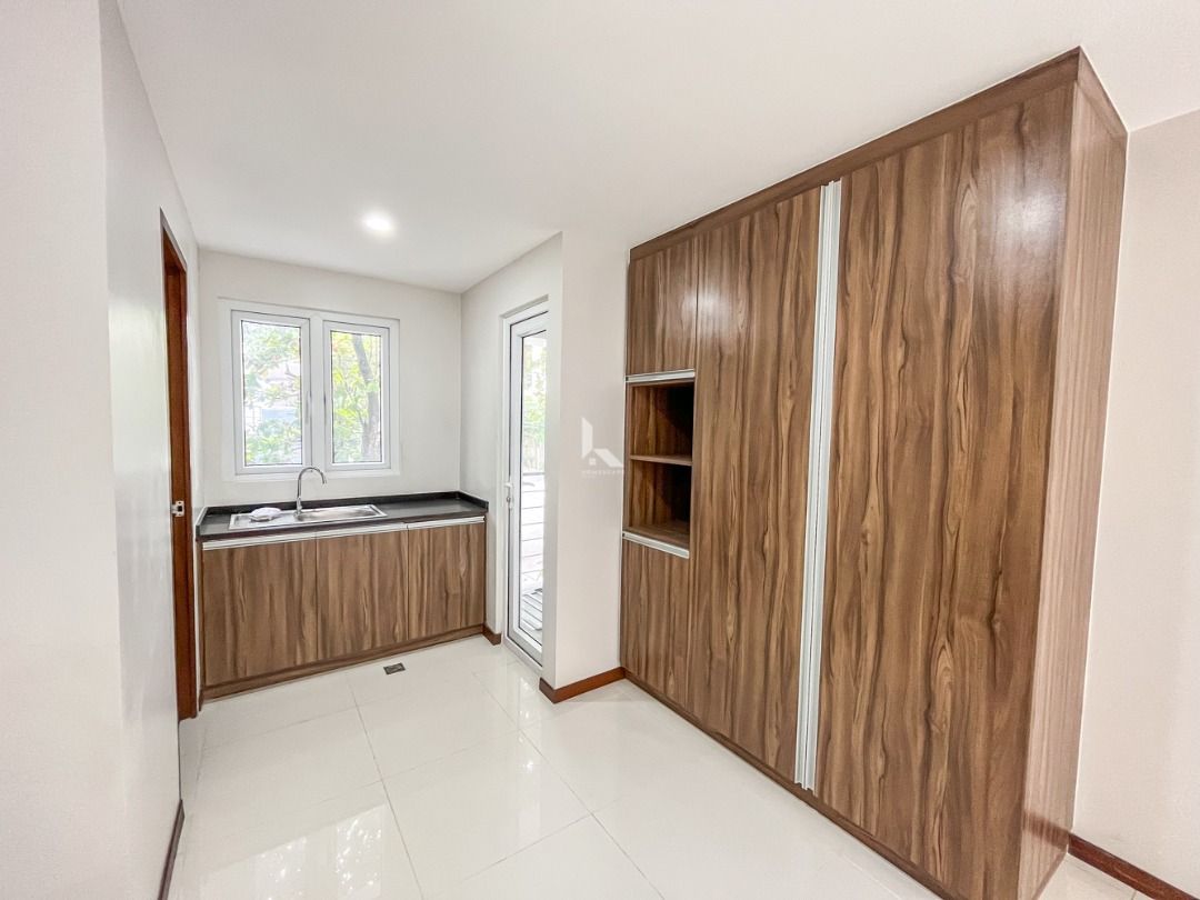 4 Storey Townhouse for sale in Quezon ave, Quezon City near Timog ave