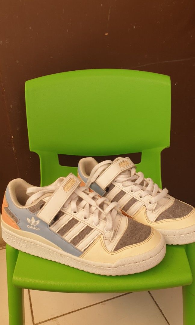 Adidas forum low shoes uk 39.3, Fesyen Wanita, Sepatu di Carousell