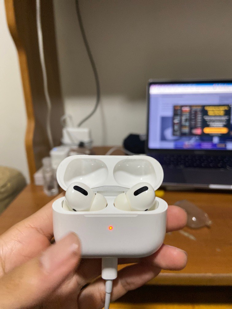 AirPods Pro 1st Gen (left side not working), Audio, Earphones on Carousell