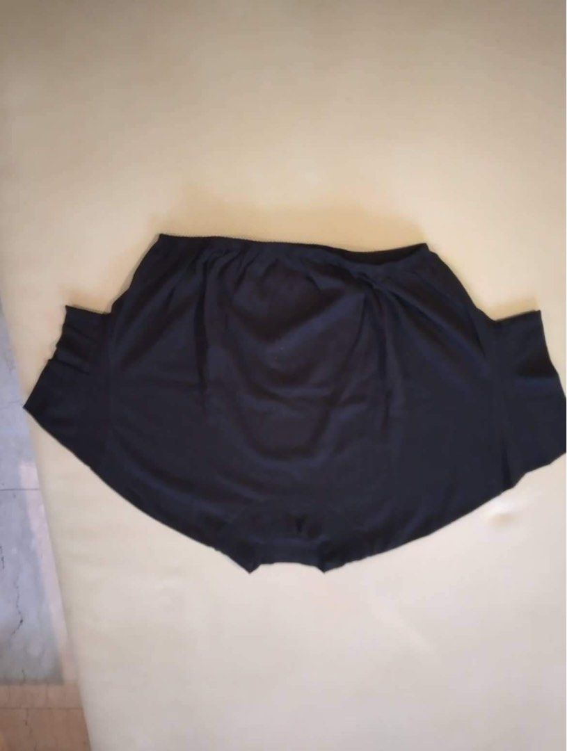 Alo - top, shorts, pants (Category: Activewear) located in Mandaluyong City. Submitted by prebybee (Listing ID 1203174033, Image 2). Description: Top black - 1,200 (used) Top white - 2500 (brand new) Shorts -₱1,500 (used) Pants - ₱ 2,000 (used) *Leggings - ₱ 2,000 (used): SOLD .