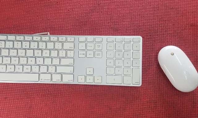 Apple Keyboard and mouse wired with numpad (Category: Computer Keyboard) located in Mandaluyong City. Submitted by mircomputer (Listing ID 1203181892, Image 2). Description: Original and Authentic Apple wired Keyboard Quality Pre-owned Apple keyboard A1243 -USB wired interface -full keyboard layout -standard english layout -with 2 USB port hub -Apple Brand -model : A1243 -Mac/PC compatible Sale Price : P 1,750 with Apple mouse add only P 200 Actu