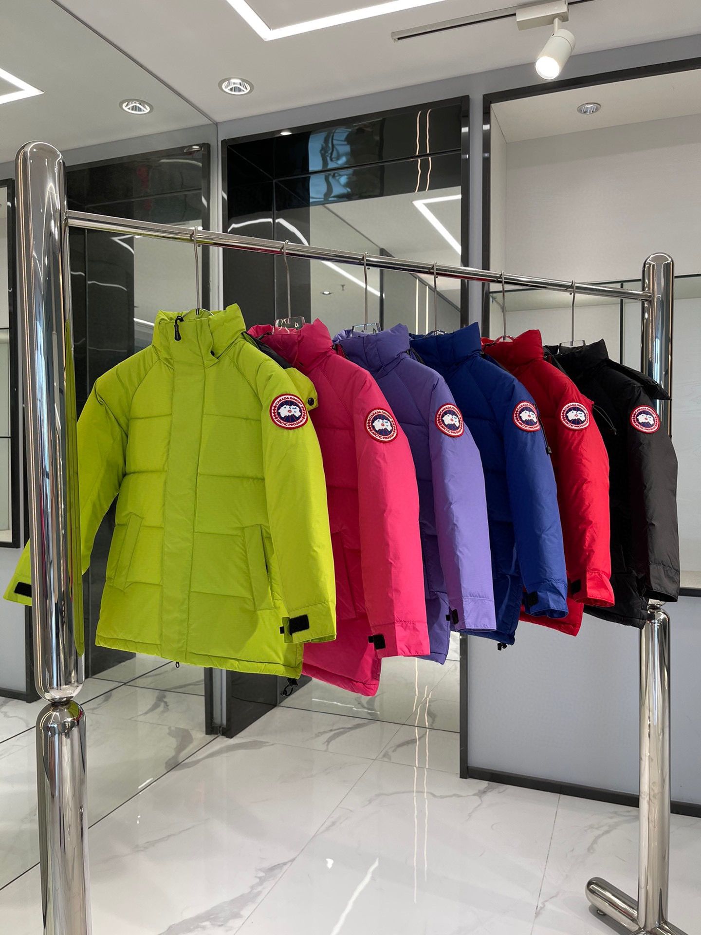 Canada goose hotsell approach jacket uk