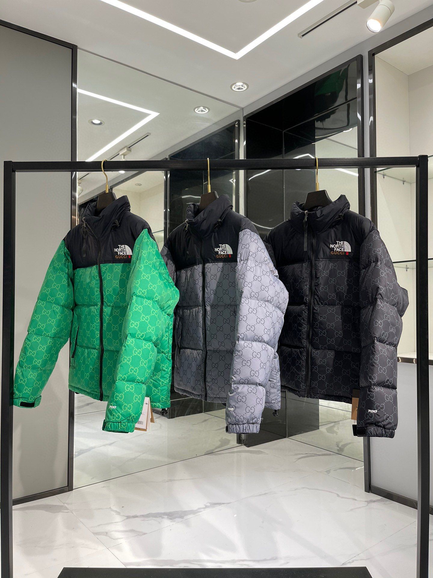 Shop GUCCI 2022-23FW The North Face x Gucci down vest (670654