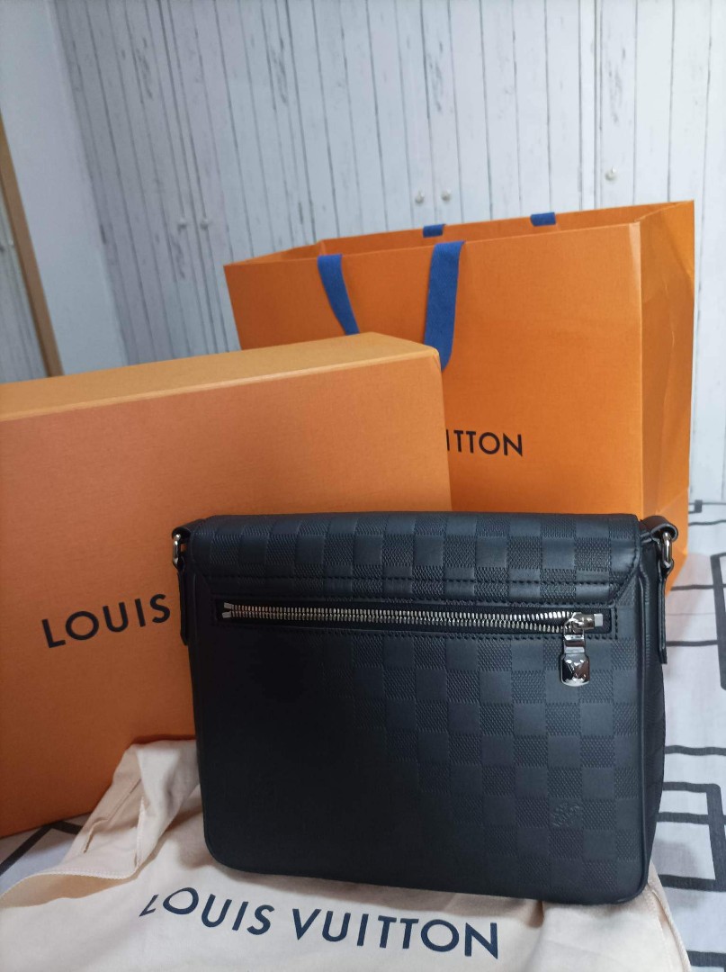 Louis Vuitton Messenger District PM, Black/Orange