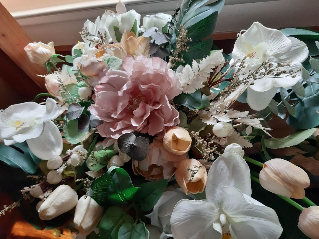 Car Bouquet Wedding Flower (Category: Flowers & Bouquets) located in Mandaluyong City. Submitted by camila_bela (Listing ID 1203183082, Image 2). Description: perfect for weddings/ use for bridal car recommended method is to attach to grill of car to fully secure it the beauty with this is the flower will not wilt on day of wedding. less stress for bride and entourage .