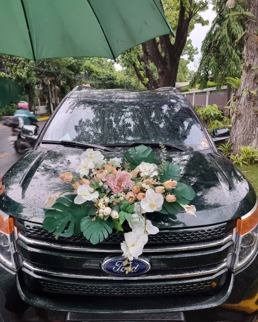Car Bouquet Wedding Flower (Category: Flowers & Bouquets) located in Mandaluyong City. Submitted by camila_bela (Listing ID 1203183082, Image 1). Description: perfect for weddings/ use for bridal car recommended method is to attach to grill of car to fully secure it the beauty with this is the flower will not wilt on day of wedding. less stress for bride and entourage .