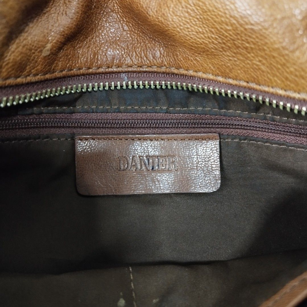 Danier Genuine Leather CrossBody Bag, Women's Fashion, Bags & Wallets, Crossbody Bags on Carousell