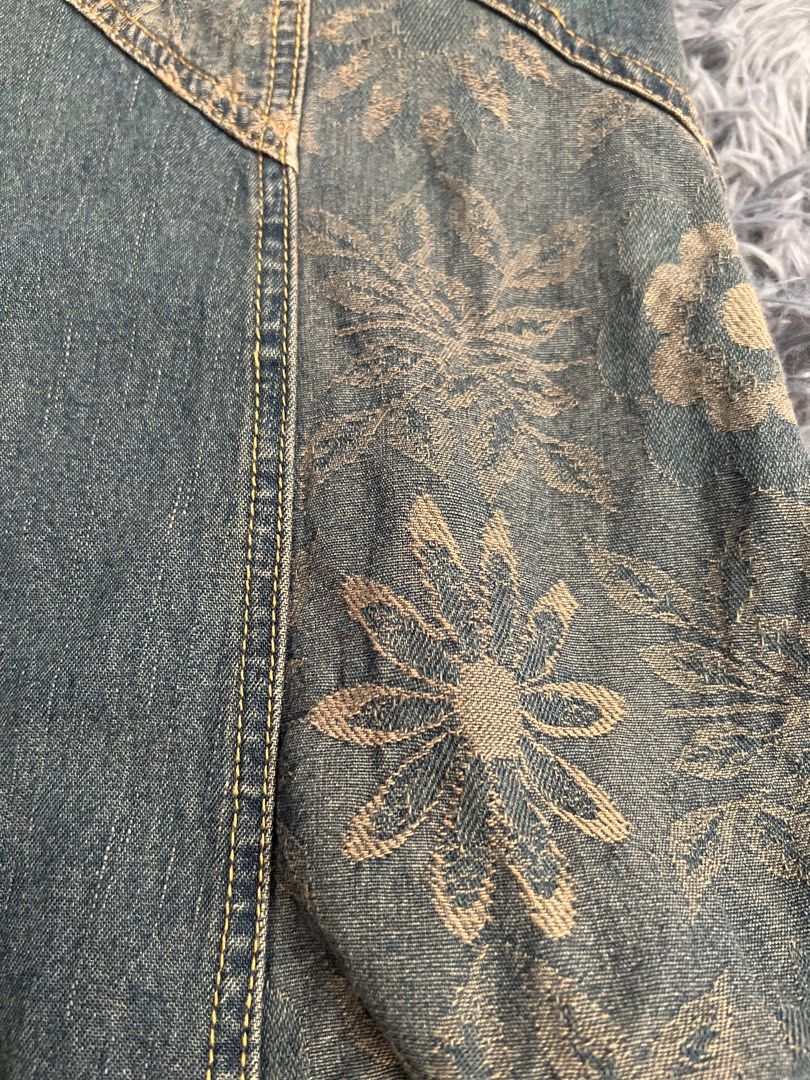 Denim Flowery Maxi Skirt (Category: Skirts) located in Quezon City. Submitted by bubbleg3m (Listing ID 1203163904, Image 3). Description: 🍷💐Selling 💐🍷 Very prettyyyy maxi denim skirt! Good for office/mall/ anywhere W-25 L-33 Super ganda ng quality🥹 I give discount for 2 orders up just send me a msg💌.