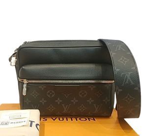 SOLD. NBU LV Outdoor Messenger Taigarama Bag Noir Sling bag 2019, Size 24  x 9 x 17 cm, Box, Dustbag, tag, tag barcode, Exclude Ongkir.