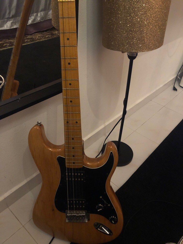 electric guitar with amp, Hobbies & Toys, Music & Media, Musical