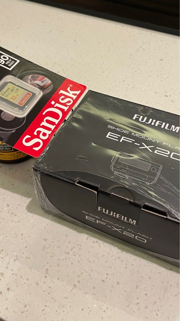 Fujifilm flash EF X20, Fotografi di Carousell