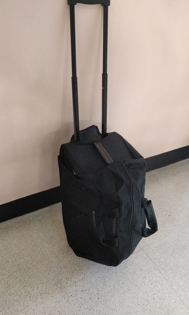 Giordano Travel bag with retractable pulling handle, Hobbies & Toys