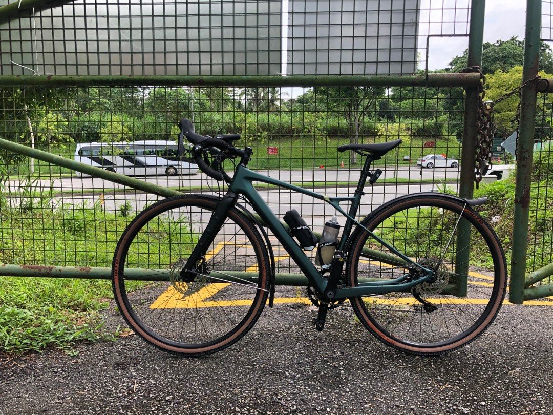 Gt grade carbon hotsell expert gravel bike 2021