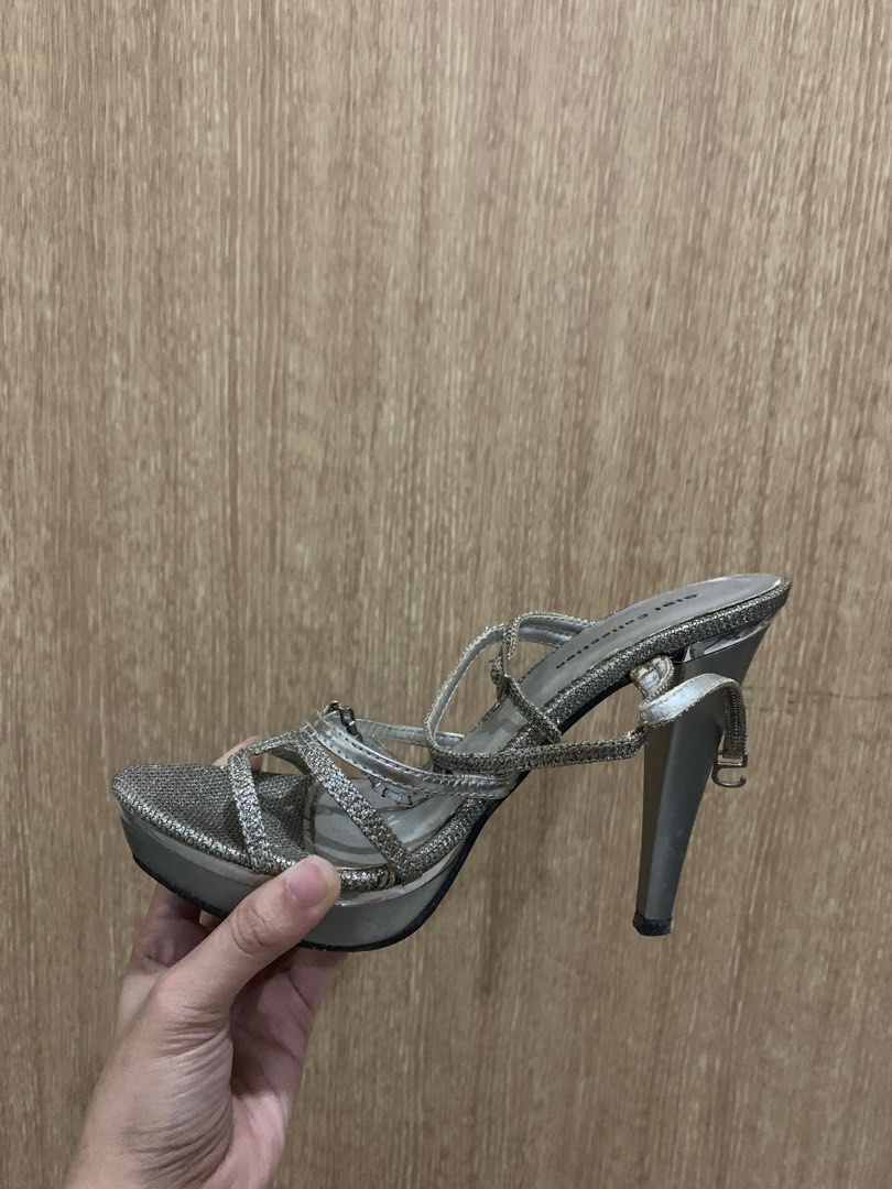 Highheels Silver Gibi shoes, Women's Fashion, Footwear, Heels on Carousell