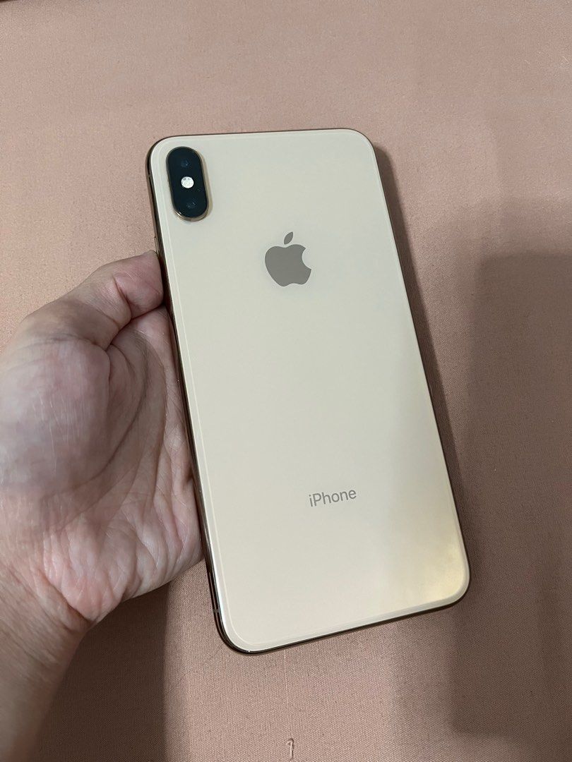 iPhone XS Max 256GB (Category: iPhone X Series) located in Quezon City. Submitted by glavado77 (Listing ID 1203228823, Image 1). Description: FOR SALE: iPhone XS Max 256GB no issue battery health at 79% no history of repair screen protected ready to be reset unit only meetups around Eastwood QC rfs: already upgraded.