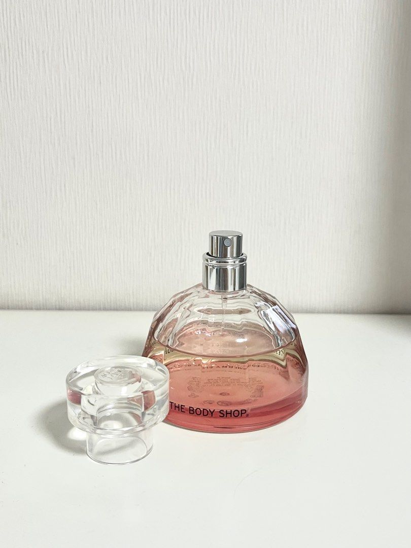 Japanese Cherry Blossom Perfume, 美容＆化妝品, 健康及美容 香水＆香體噴霧 Carousell