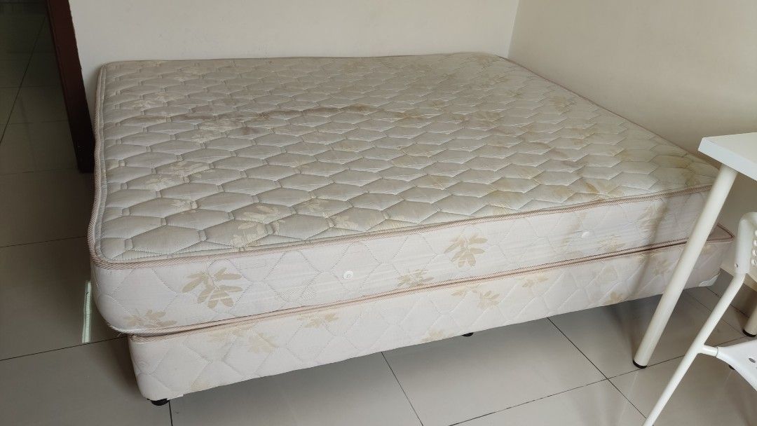 King Koil Queen Set, Furniture & Home Living, Furniture, Bed Frames