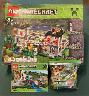 LEGO Minecraft Fortress 21127 (nearly 1000 pieces!)