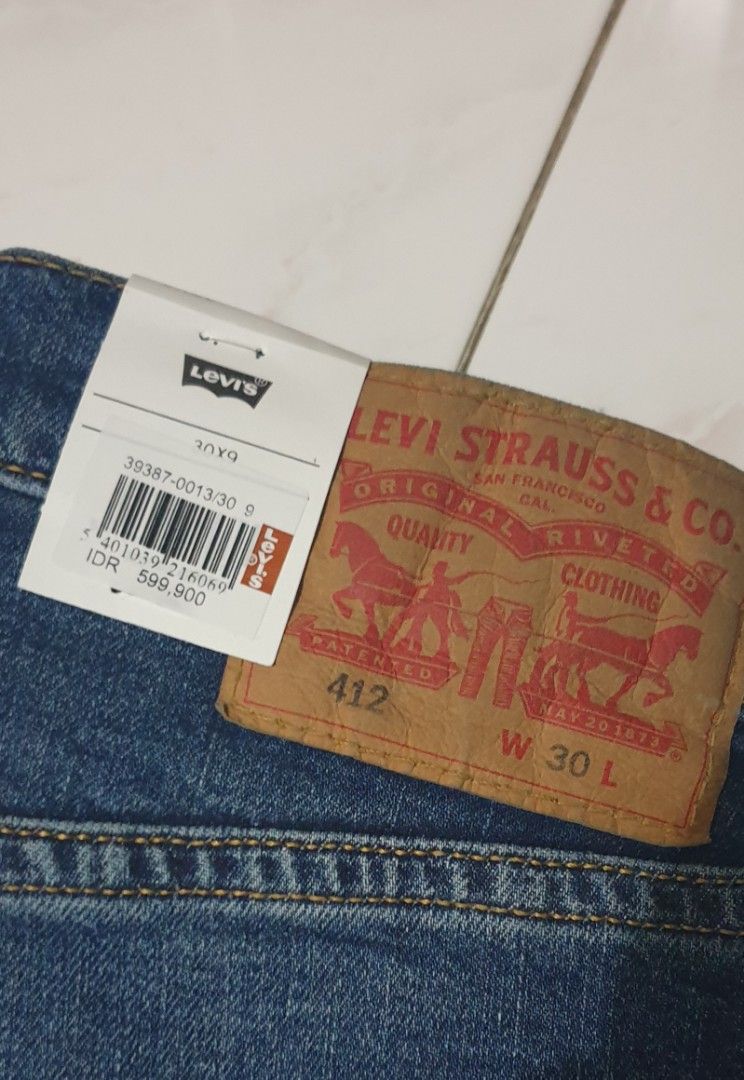 Levis slim short jeans levi's no zara, Fesyen Pria, Pakaian , Bawahan di  Carousell
