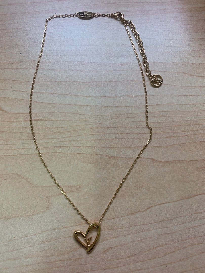 LV Fall in Love Necklace 心形頸鏈, 女裝, 飾物及配件, 頸鍊- Carousell