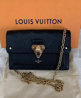 LVV Clearance Sale ready stock last VAVIN CHAIN WALLET women branded  fashion, Luxury, Bags & Wallets on Carousell