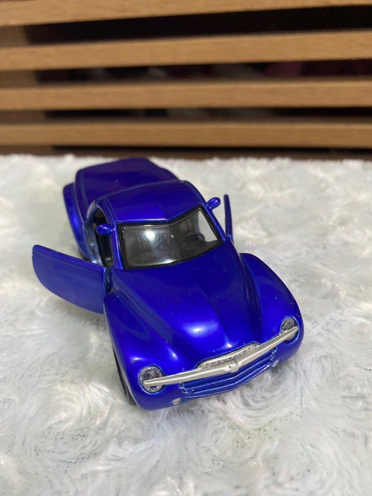 Maisto chevrolet 2000, Hobbies & Toys, Collectibles & Memorabilia