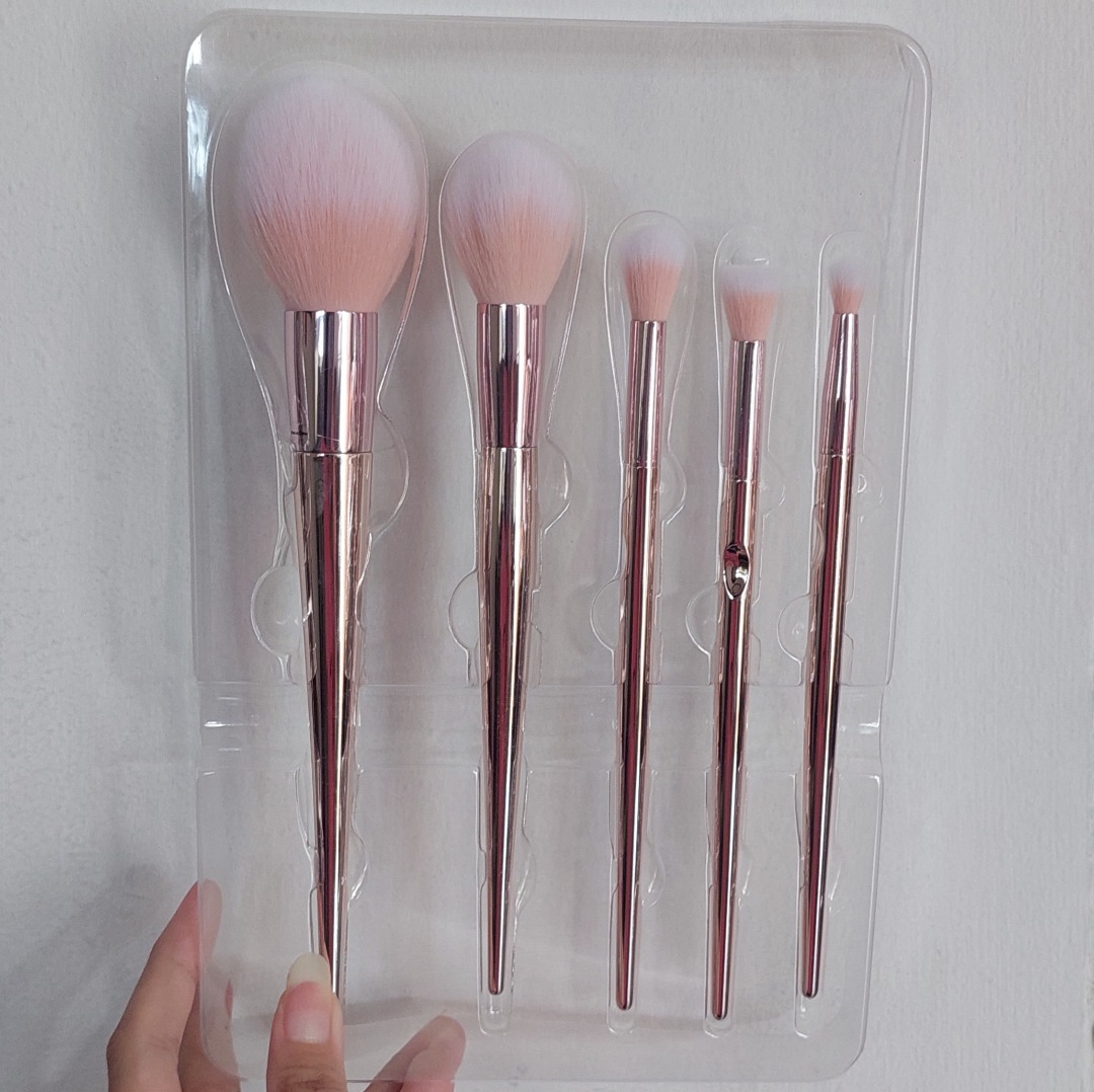 Miniso makeup brush set, Kesehatan & Kecantikan, Rias Wajah di Carousell
