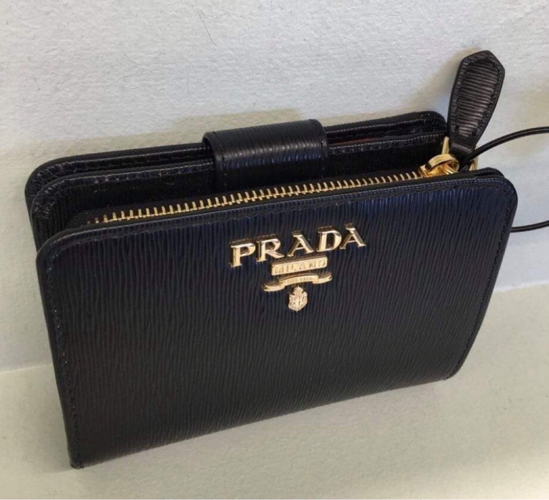 Prada portafoglio piccolo shop