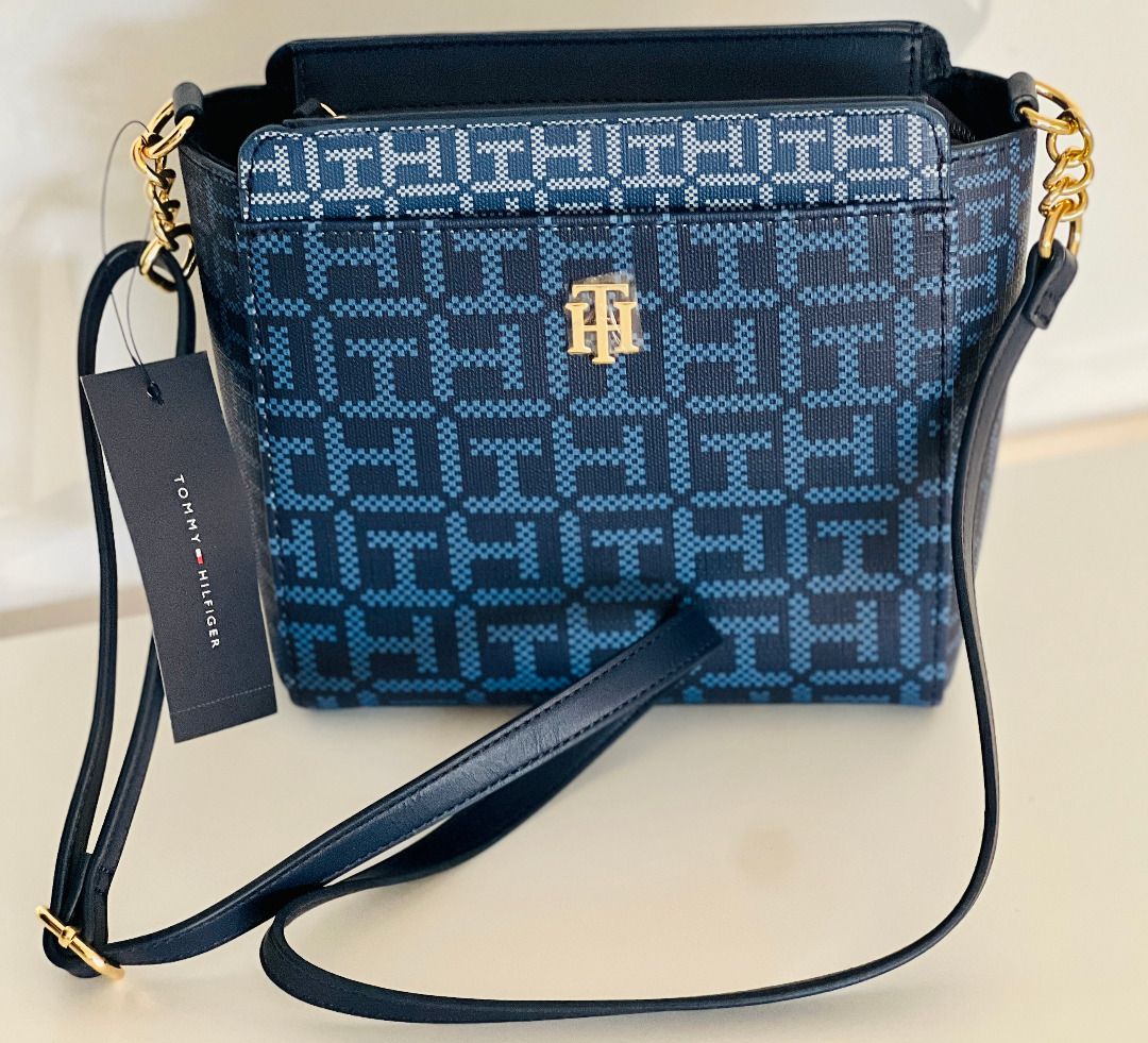Tommy hilfiger navy best sale purse