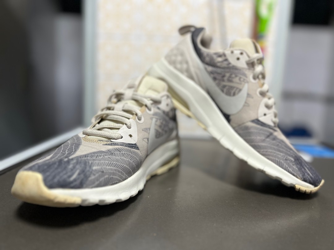 Nike a max store motion