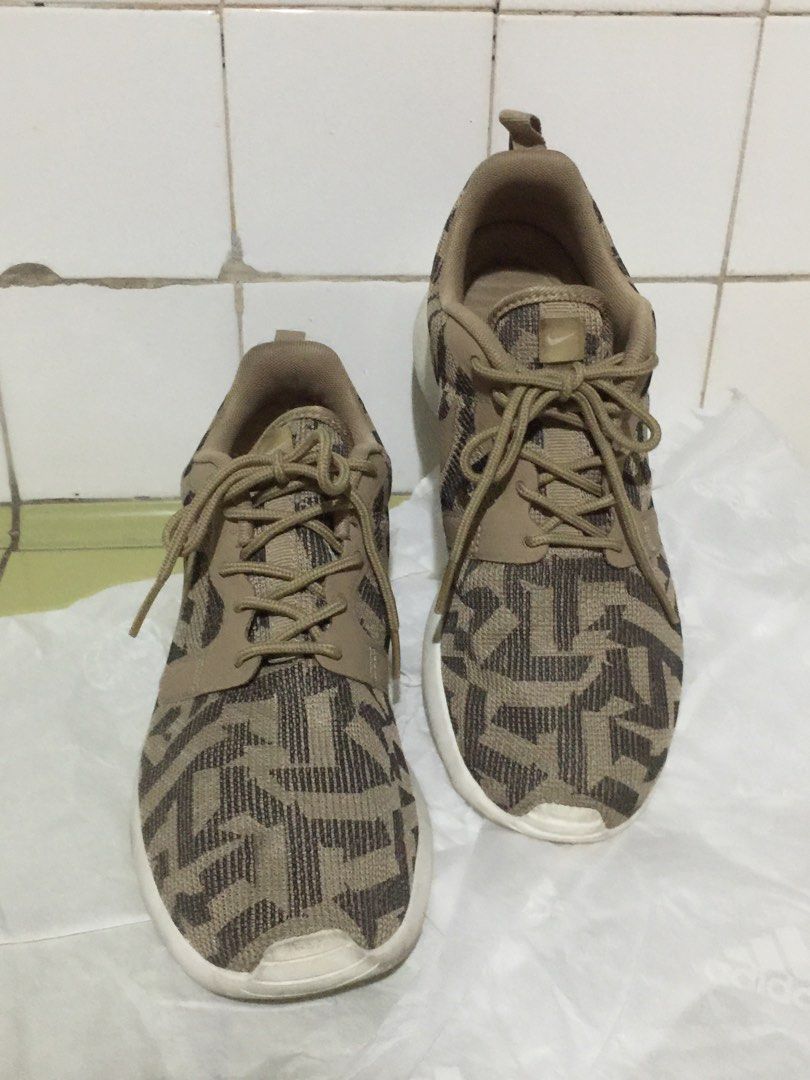 Nike Roche One Jacquard Desert Camo (Category: Sneakers) located in Valenzuela. Submitted by cja.pi (Listing ID 1203207422, Image 3). Description: Barely used Authentic, brought from US.