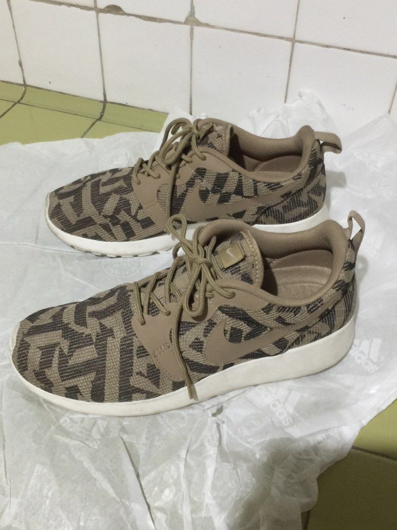 Nike Roche One Jacquard Desert Camo (Category: Sneakers) located in Valenzuela. Submitted by cja.pi (Listing ID 1203207422, Image 1). Description: Barely used Authentic, brought from US.