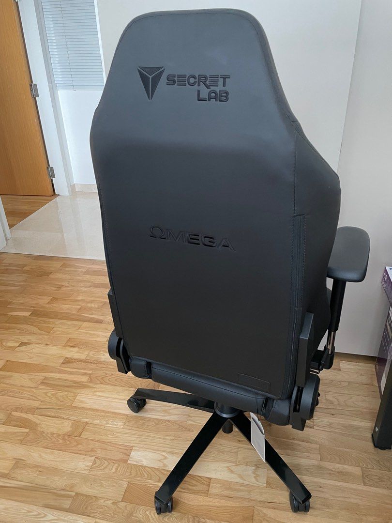 Omega Secret Lab Chair Black Excellent condition, Furniture & Home