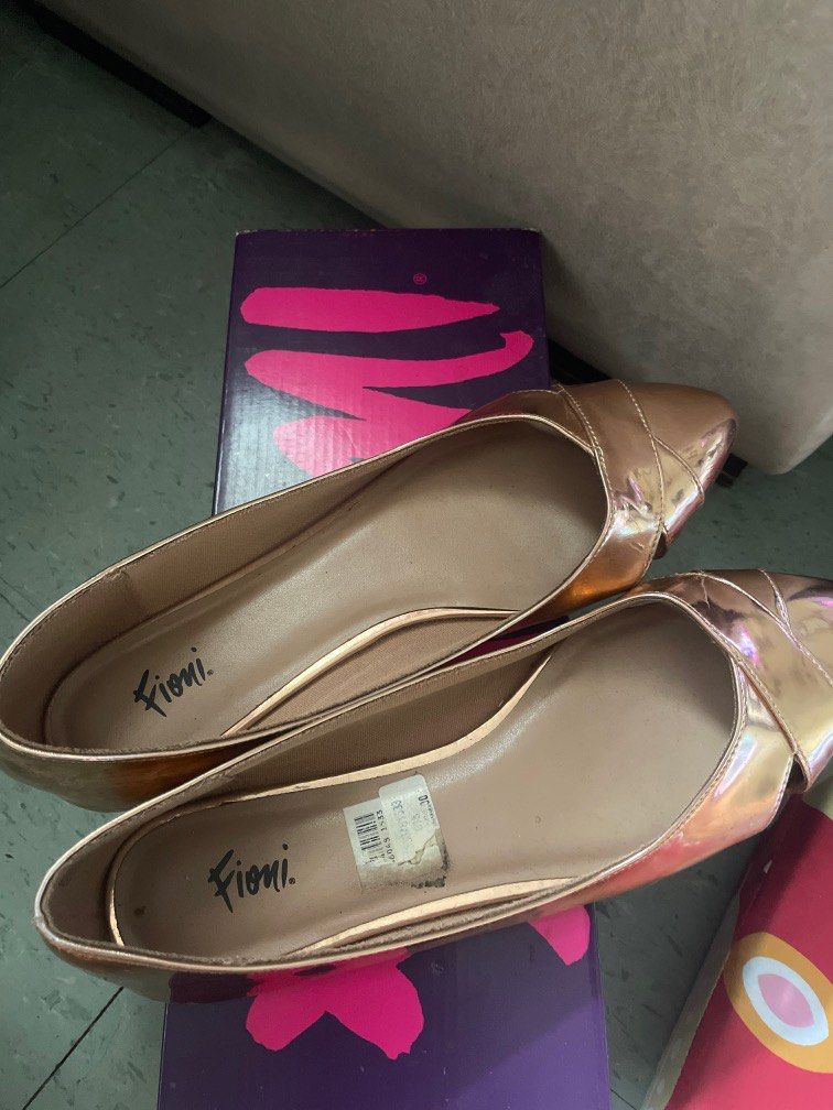 Gold sale flats payless