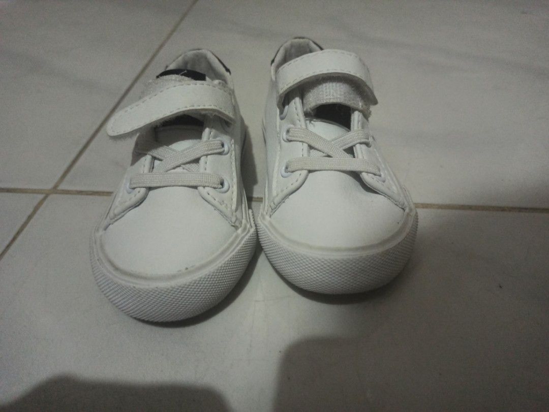 polo sports shoes (Category: Babies & Kids Fashion) located in Marikina City. Submitted by ratbulaga (Listing ID 1203269801, Image 2). Description: for sale polo sports shoes P1,000 original from US no box 1-1.5 yrs old unisex used once size 5us, 4.5uk, 21eur, 14cm white with blue branding 9/10 condition meetup or lalamove. marikina area near lrt marikina station 0 9 3 6 4 9 2 7 5 7 0.