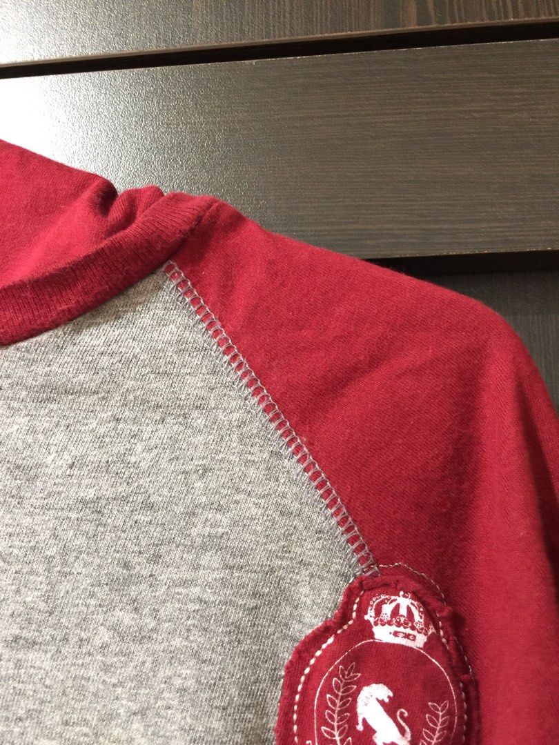 Raglan Sweat Shirt Hoodie (Category: Tshirts & Polo Shirts ) located in Pasig City. Submitted by gabalviola (Listing ID 1203144665, Image 2). Description: Raglan shirt. Slim fit. Body hugging. Okay for running, casual cold night.