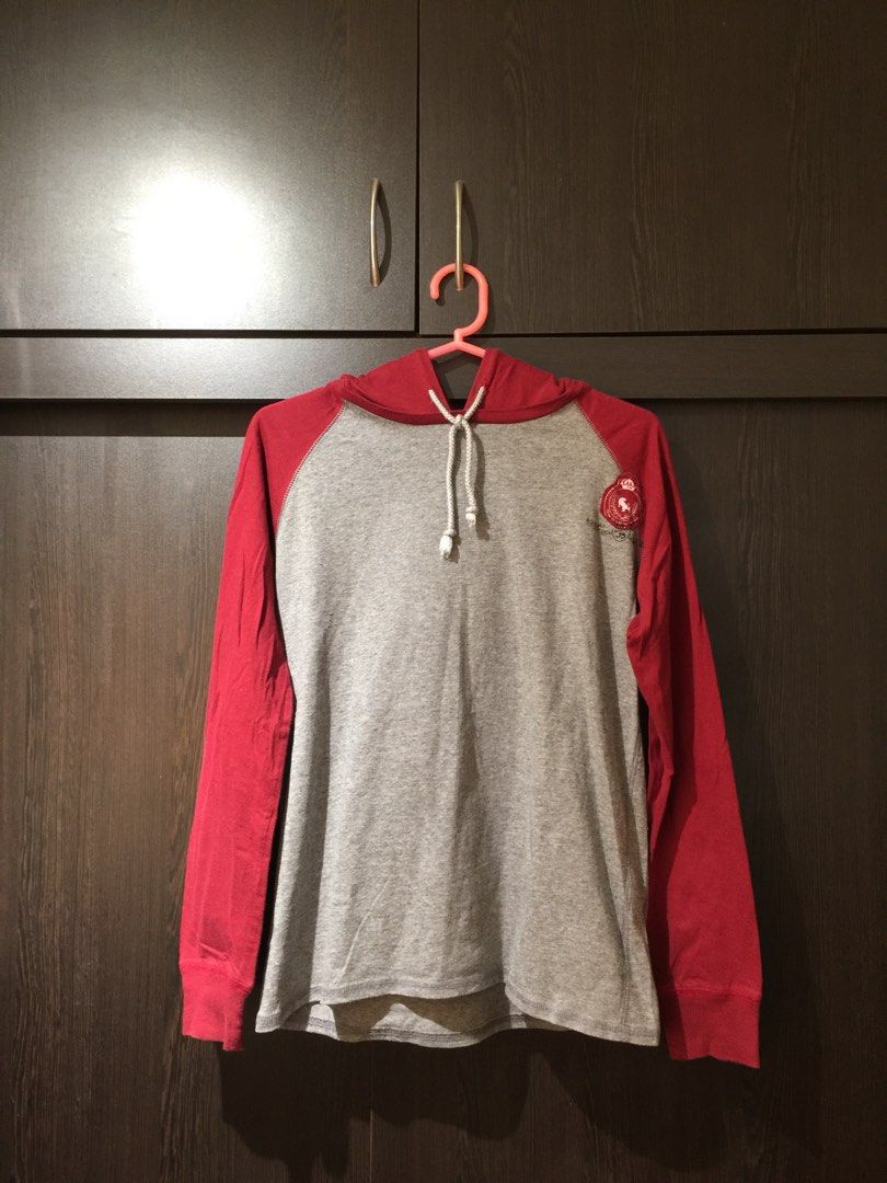 Raglan Sweat Shirt Hoodie (Category: Tshirts & Polo Shirts ) located in Pasig City. Submitted by gabalviola (Listing ID 1203144665, Image 1). Description: Raglan shirt. Slim fit. Body hugging. Okay for running, casual cold night.
