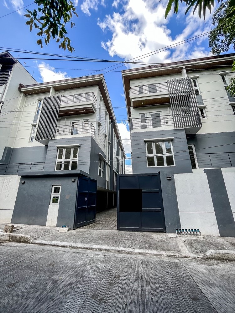 RC 4Storey Townhouse for sale in Quezon ave, Quezon City nr Timog ave