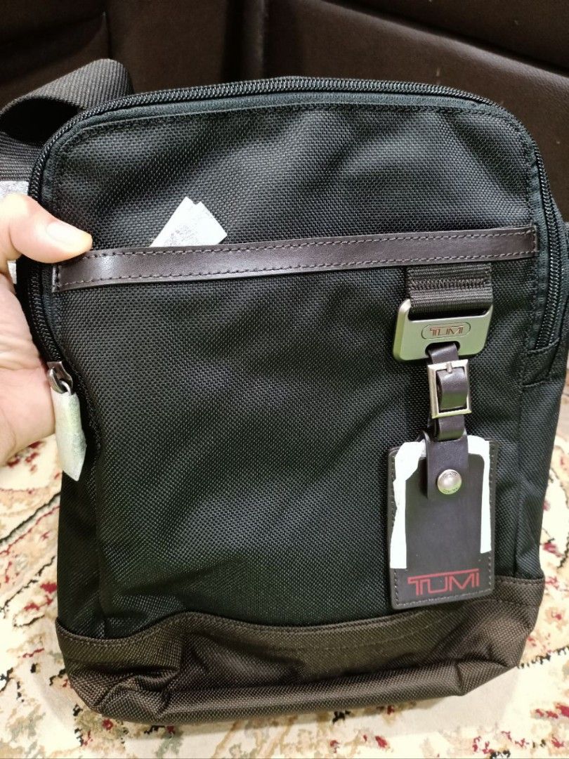 Tumi quincy deals slim crossbody